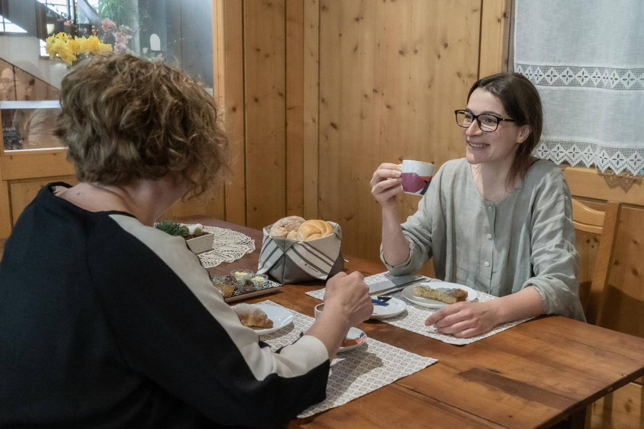 Gasthof Salurn Eksteriør billede